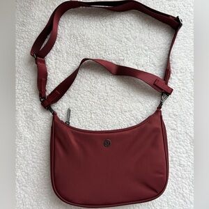 NWOT Lululemon City Essentials Small Shoulder Bag 3L in Rockwood (burgundy/red)
